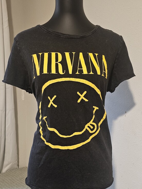 torrid Tops - Torrid Vintage Nirvana Graphic Tee - Size 00